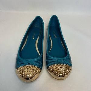 Shoe Dazzle Sz 8 round toe ballet flats slip on loafer Teal Blue gold Studded